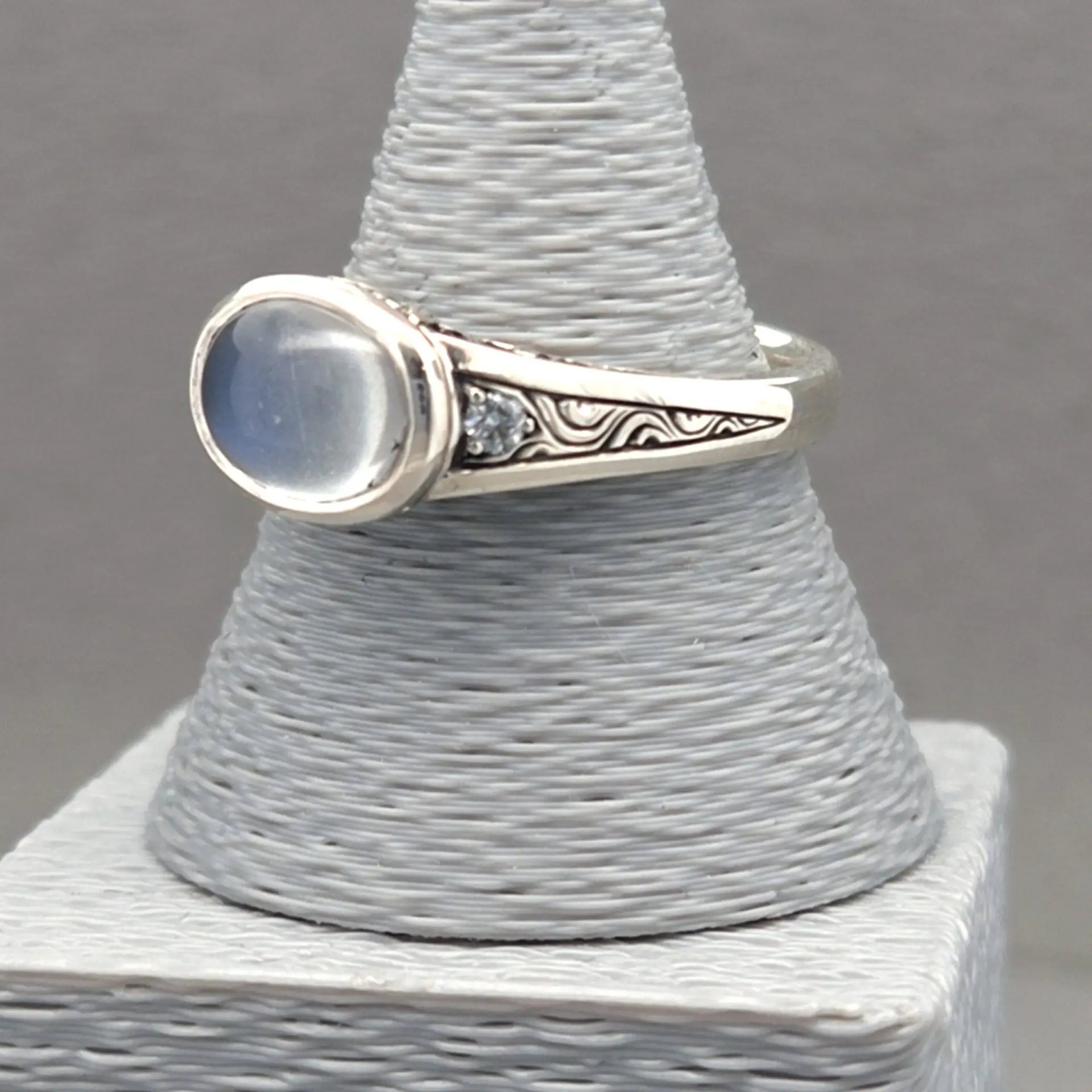 Esther's Lotus in Silver